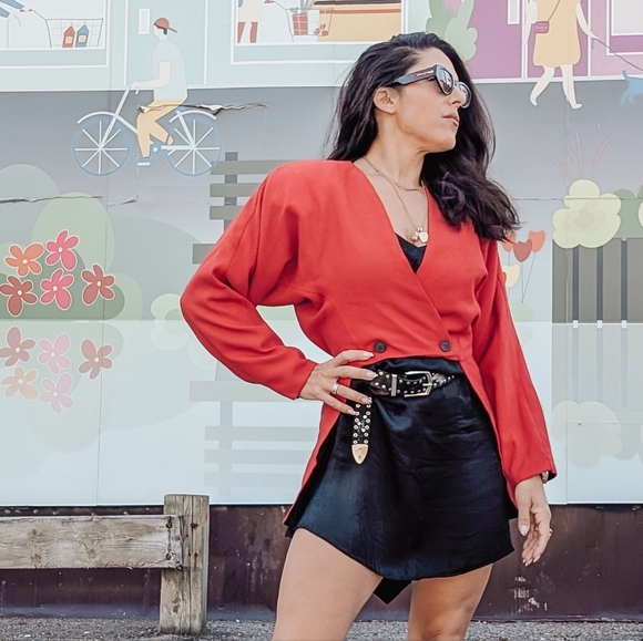 Stunning 80s vintage high low red blazer jacket - Picture 2 of 4